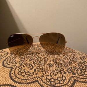Gold framed aviator Ray-bans